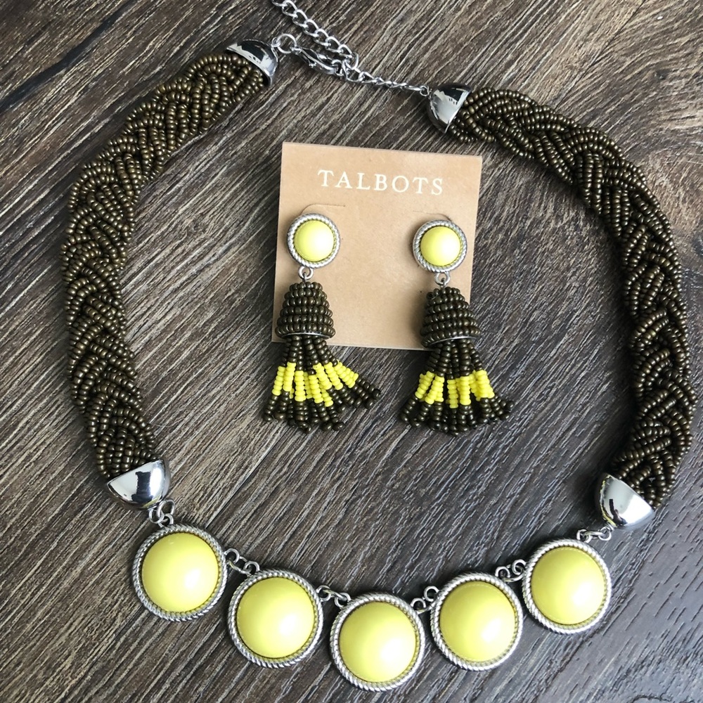 Gorgeous adjustable necklace and earrings. New.